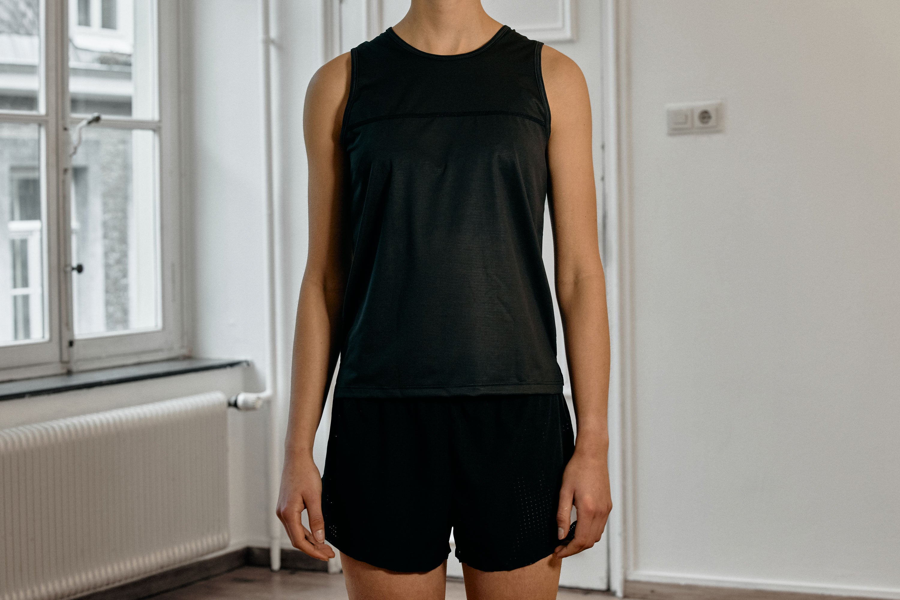 Women's MELBOURNE Race Singlet / Washed Black