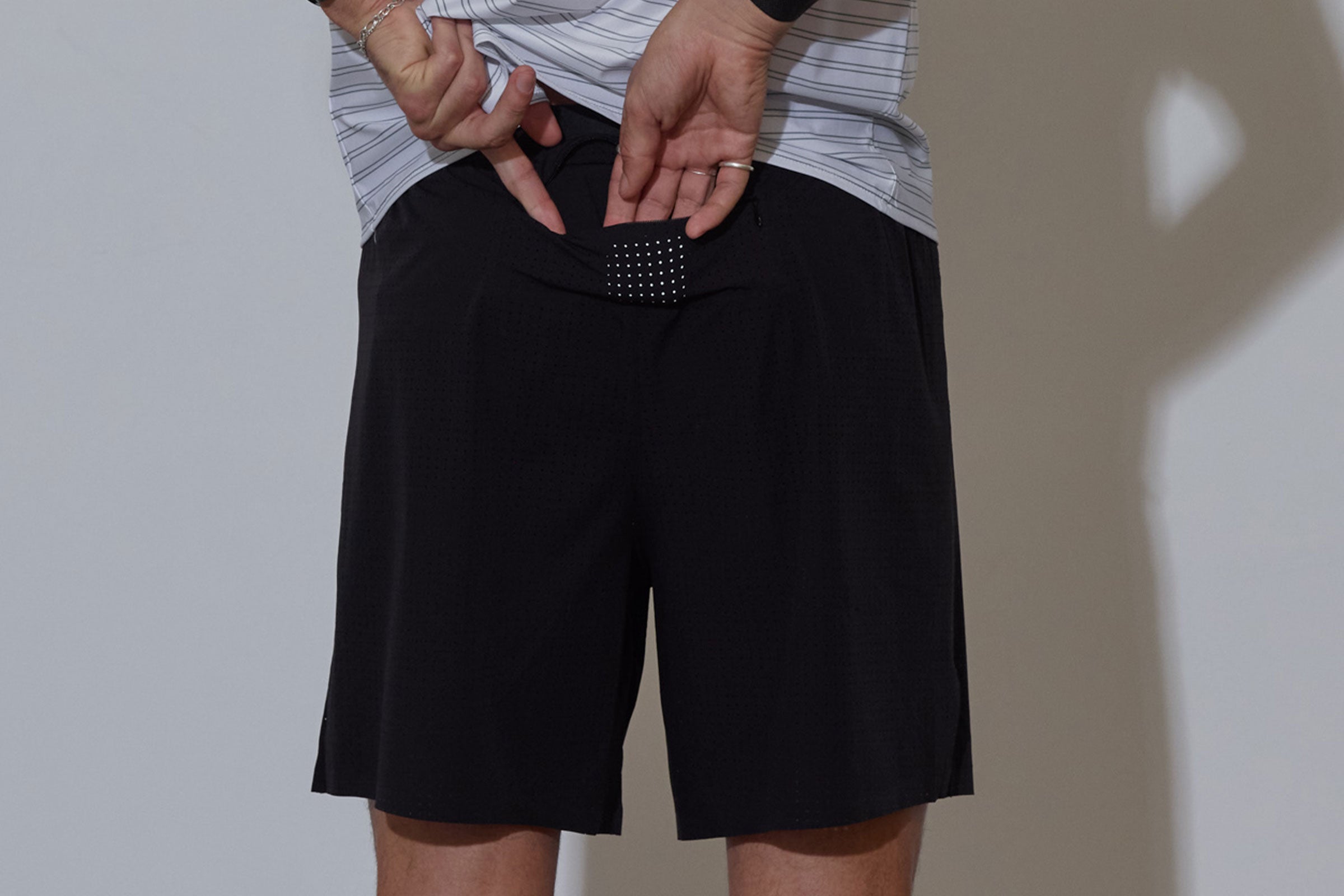 Unisex ZERO Run Short 7-inch / Midnight Black